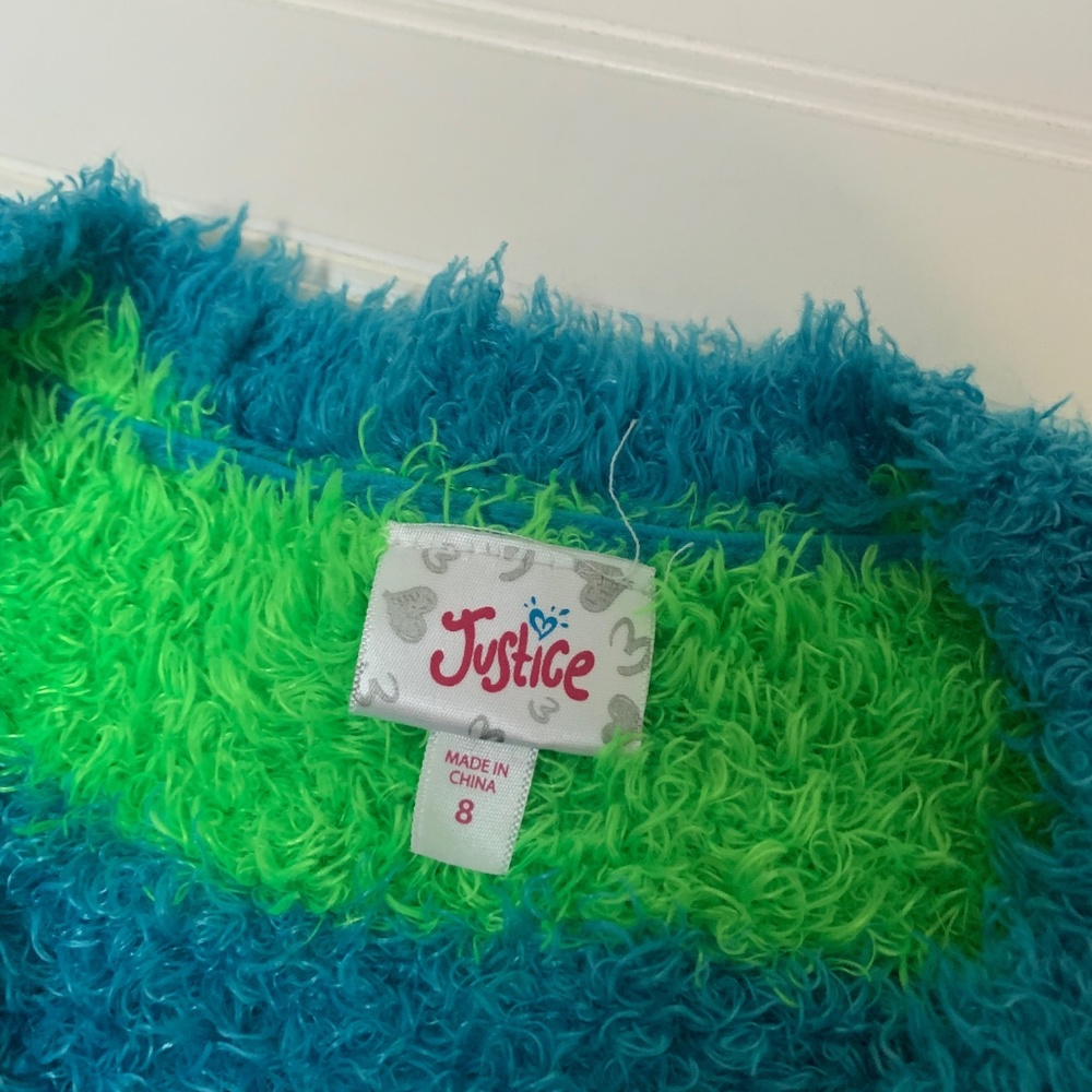 Kids shorts and sweater - Picture 4 of 4